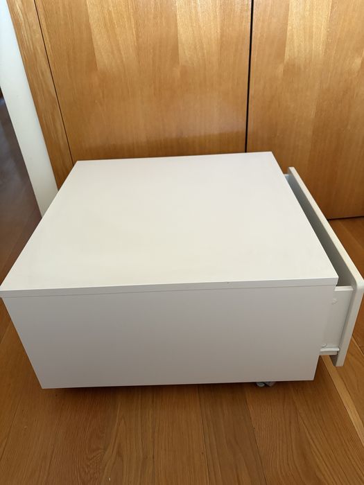 Caixa de arrumação com rodas