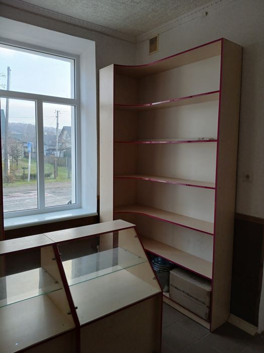 Прилавки, вітрини, стелажі