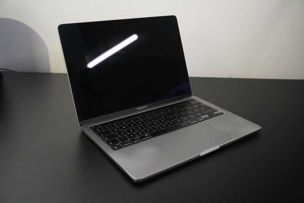 Używany firmowy MacBook Pro 13 M1 16GB RAM 256GB SSD 2020