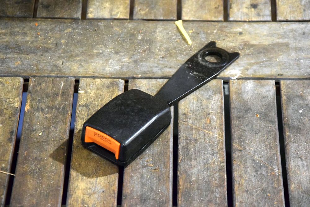 Opel Agila A Suzuki Wagon R+ Zapinka wpinka gniazdo pasa bezpieczenstwa