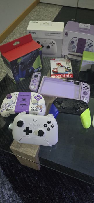 Nintendo Switch OLED Branca + Jogos Pokémon e Mario + Comandos e Acessórios