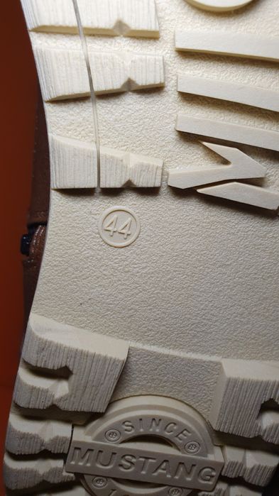 Buty nowe męskie ocieplane na zimę Mustang rozmiar 44