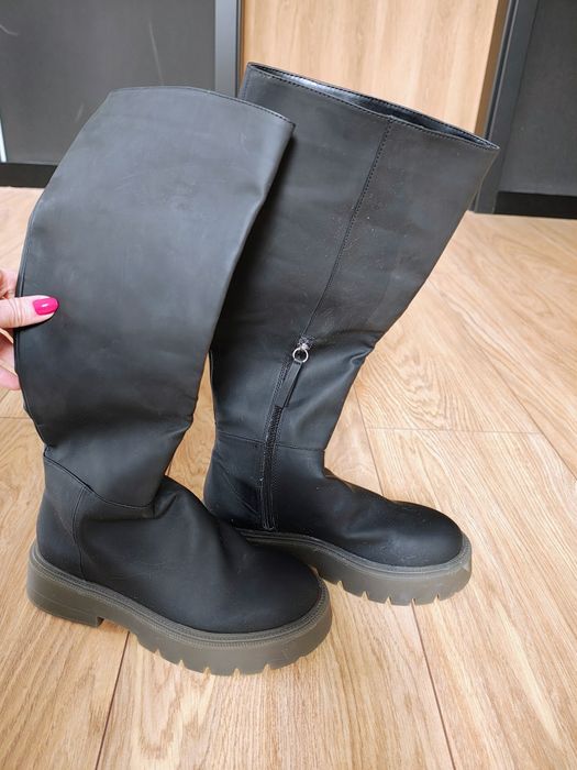 Wysokie kozaki Bershka, rozmiar 35