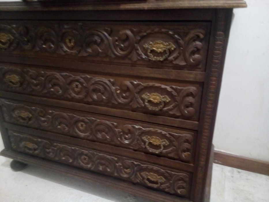 Cômoda vintage em madeira maciça