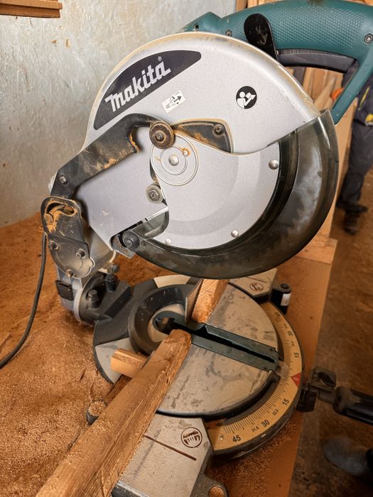 Розпродаж деревообробного обладнання меблевої фабрики