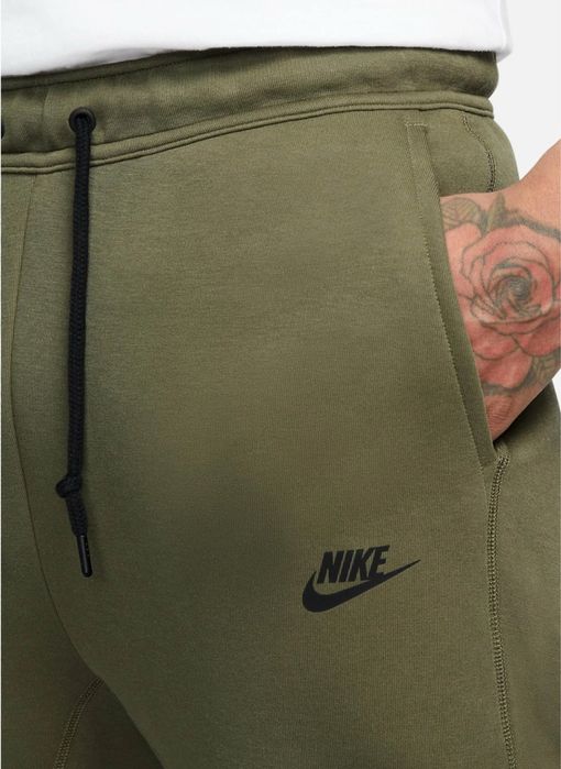 Оригінальні чоловічі штани Nike Sportswear Tech Fleece Joggers Olive FB8002-222 в розмірі L недорого