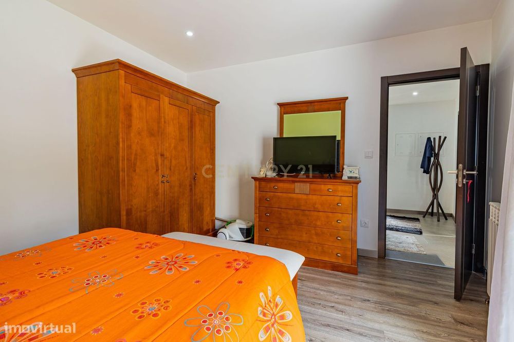 Moradia T5 em Bragança - Quase Nova e Pronta a Habitar