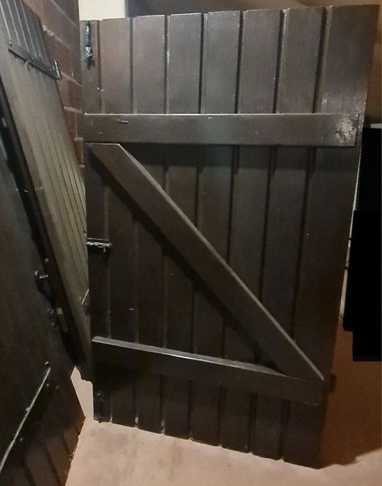 1 porta e Portadas de madeira