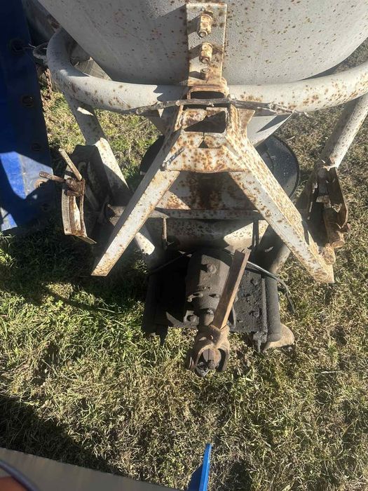 Розкидач мінеральних добрив