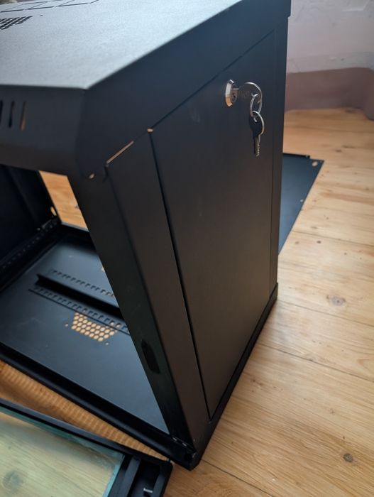 Шафа монтажна настінна CMS 9U