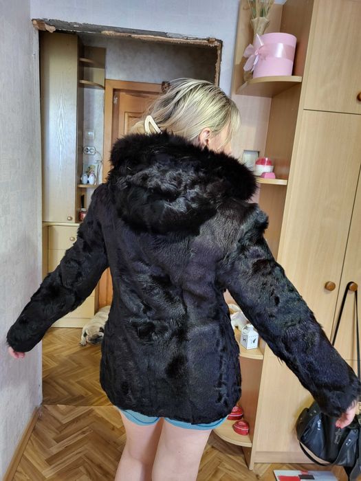 Продаю шуби, р. 48-50