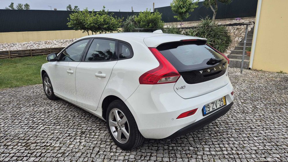 Volvo v40 D2 120cv