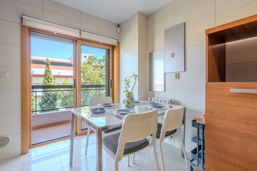 Apartamento T2 para Venda em Queijas