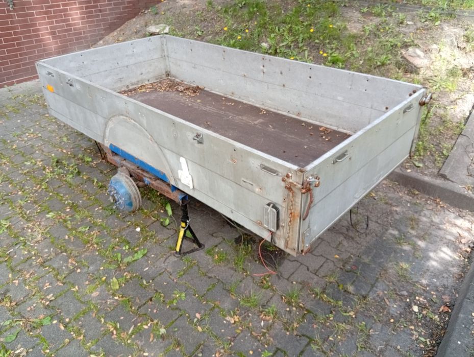 Burty aluminiowe z podłogą