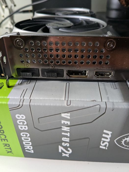 Placa gráfica NVIDIA RTX 5060 nova
