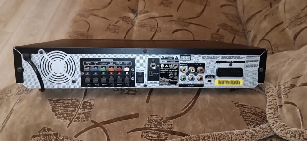 Домашній кінотеатр LG XH-T5020X (акустична система 5.1 500Вт)