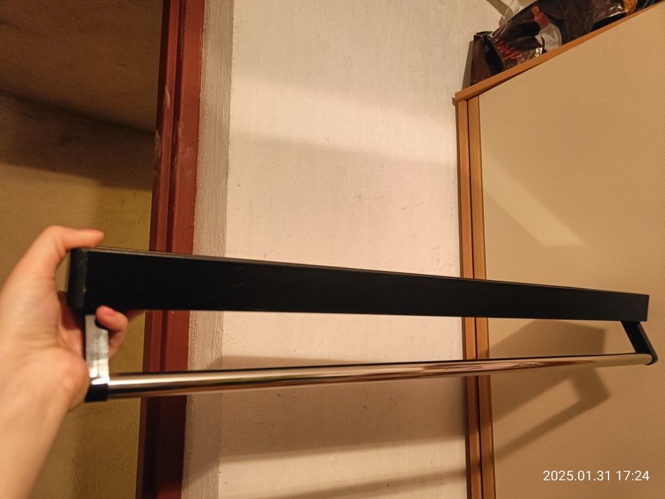 Półka łazienkowa z lustrem i wieszakiem