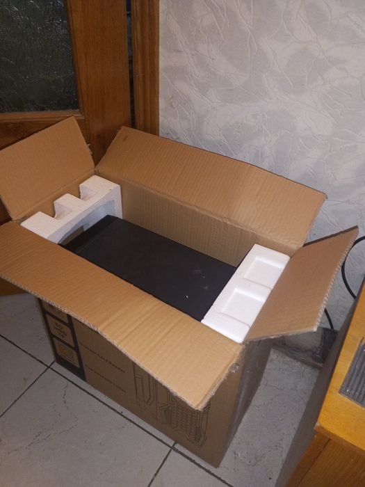 Корпус комп'ютера microATX.