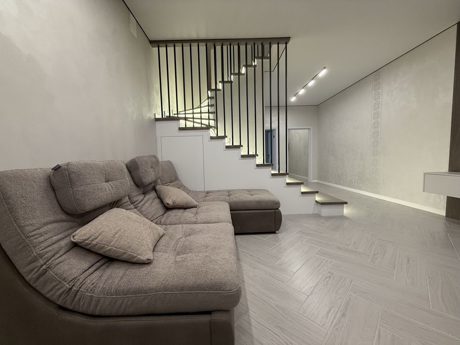 Продаж таунхауса 3 хв від Епіцентру.