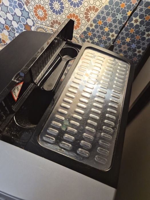 Ekspres DELONGHI Caffe Venezia ESAM 2200 - sprawny - sprawny
