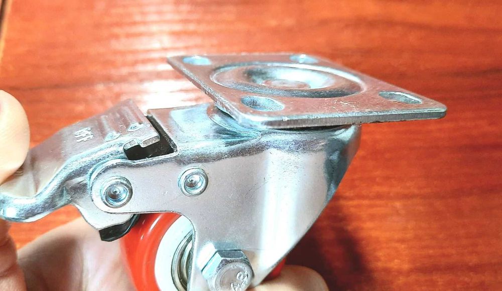 Апаратне поліуританове поворотне колесо з гальмом і з майданчиком