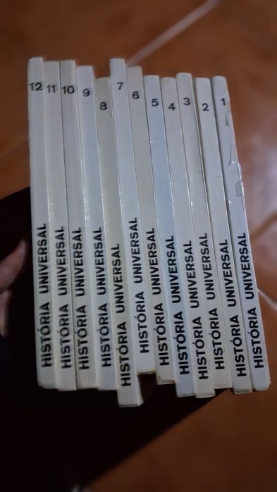 Coleção de 12  livros  história universal