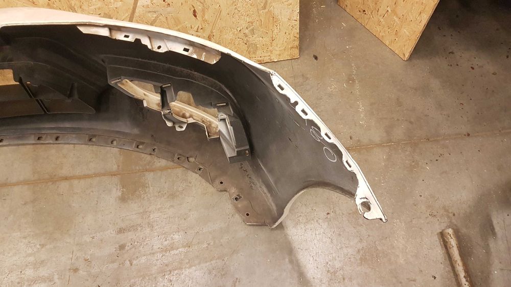 Nissan Pulsar zderzak przód przedni
