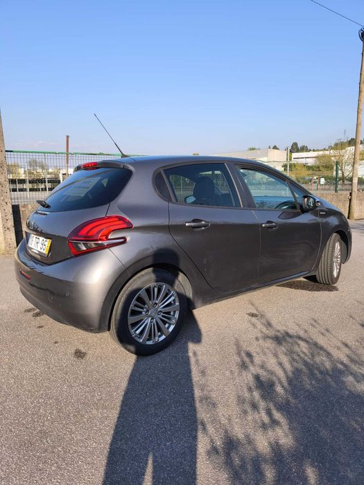 Peugeot 208 1.2 PureTech Style – 2017 | 60.000 km | Excelente Estado