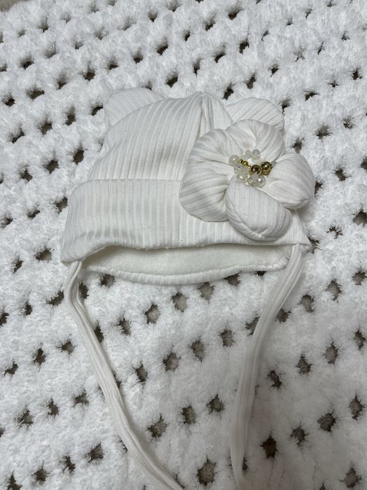 Святковий комплектик молочного кольору