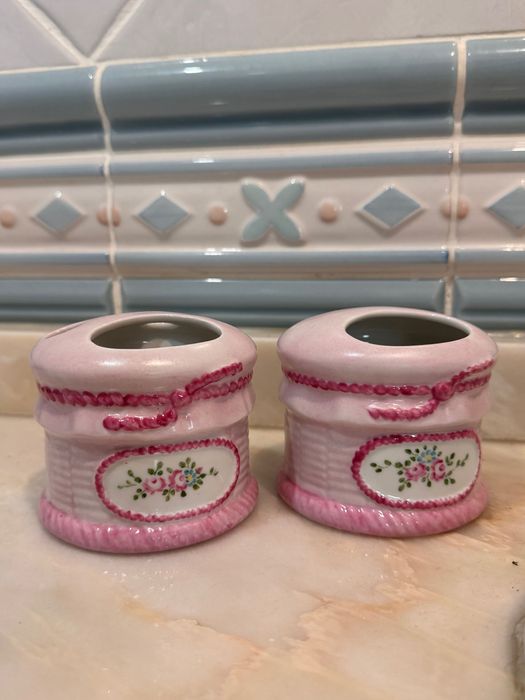 Peças pintadas à mão para casa de banho