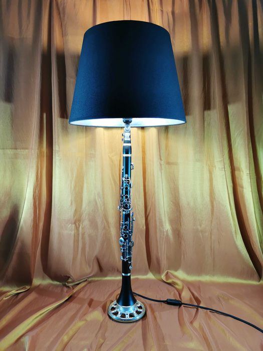 Оригинальная настольная лампа для любителей музыки и винтажа