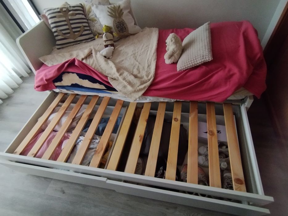 Cama solteiro branca