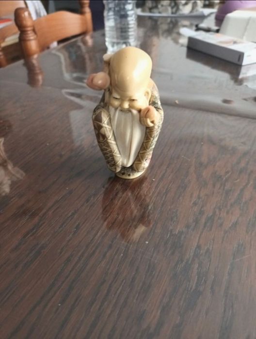Figura de Netsuke japonês - Sábio barba longa - Assinado na base