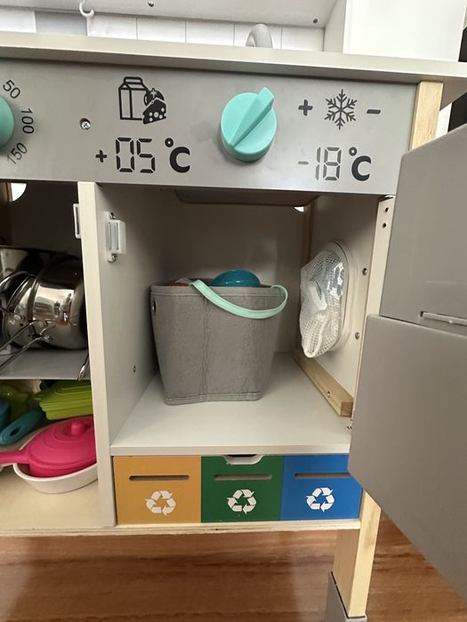 Cozinha multifuncoes em madeira com acessorios
