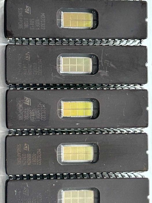 Мікросхеми пам'яті EPROM M27C322-100F1 (STMicroelectronics)