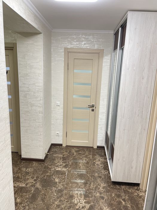 Продається затишна квартира з гаражом та підвалом,Центр міста