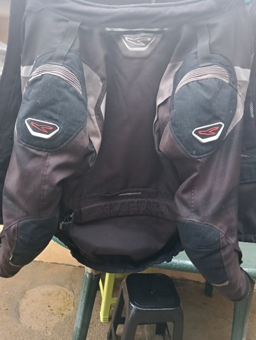 Casaco para andar de moto com forro embutido. Tamanho L.