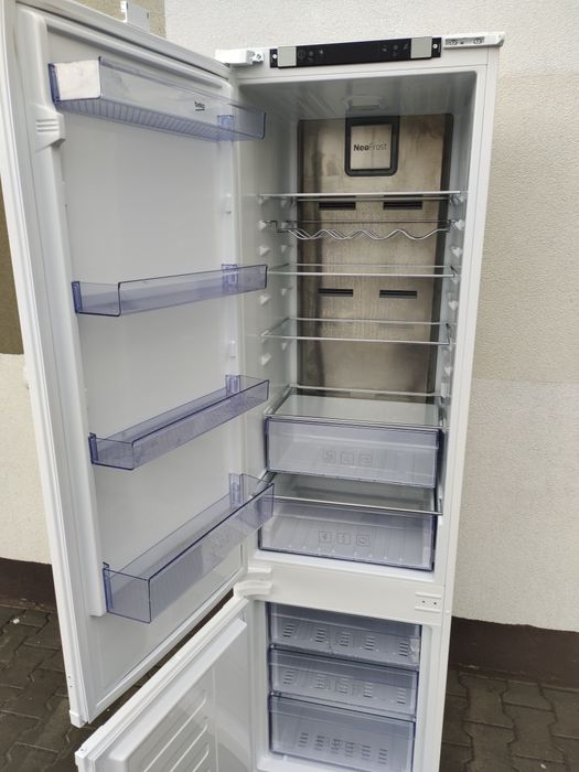 Холодильник BEKO 193 cm ,NOFROST, з Європи. Під забудову, вмонтування