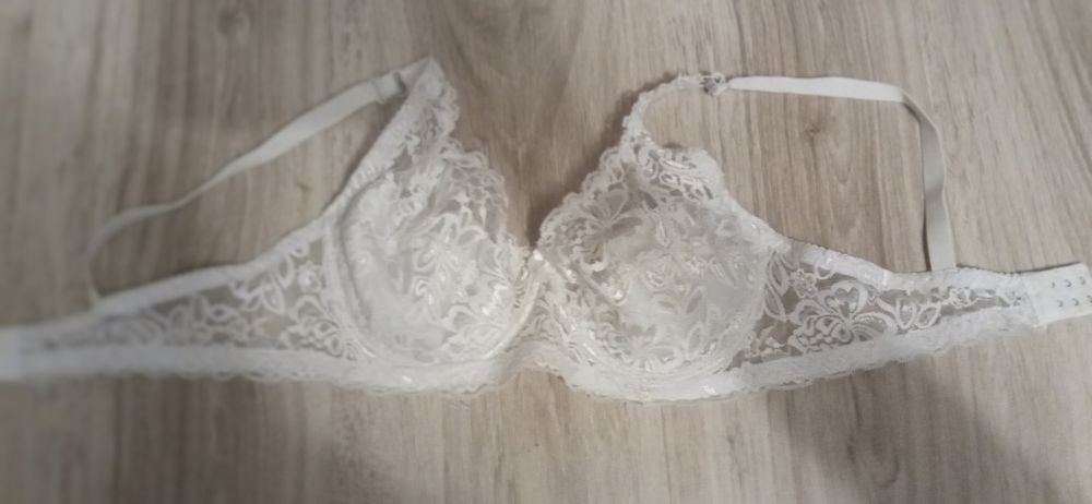 Biały koronkowy biustonosz 80C