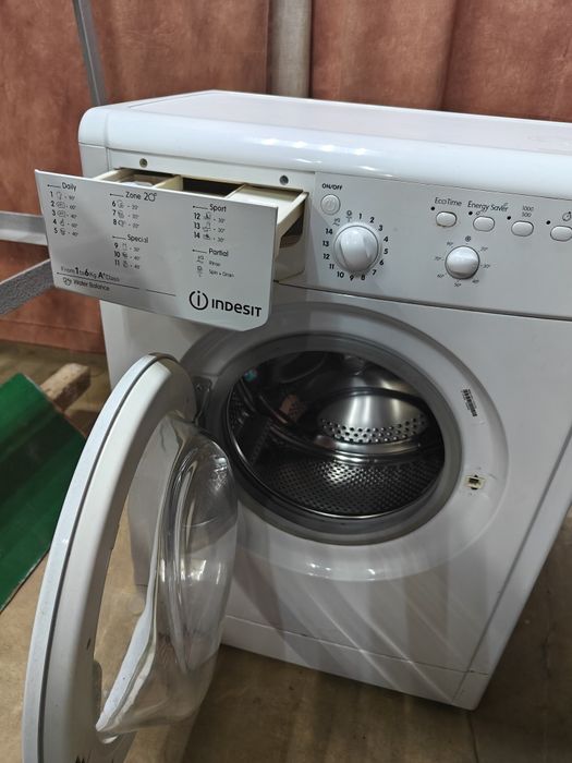 Пральна машина indesit