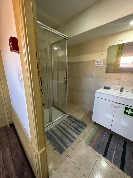 Quarto compartilhado junto à praça da Batalha