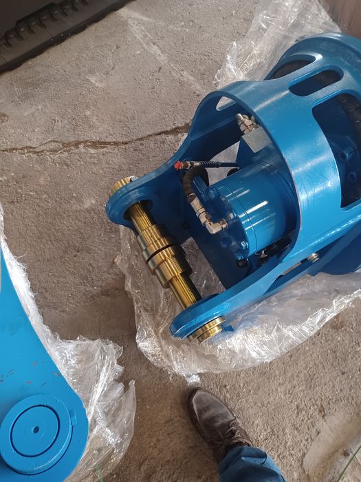 Pinça Rotativa para máquina jiratoria