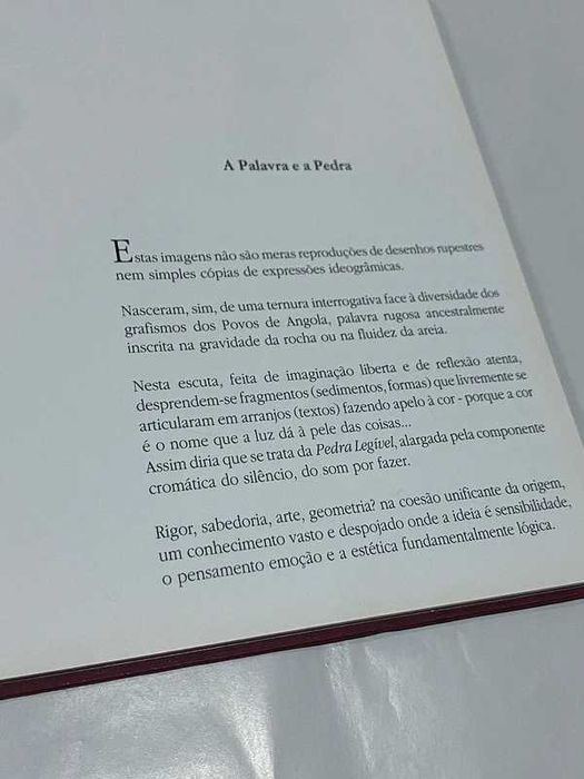 A palavra e a pedra - La pierre lisible