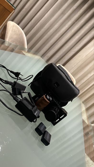 Kit Sony a6300 + Lente Sigma 19mm f/2.8 DN Art + Acessorios (Excelente Estado)