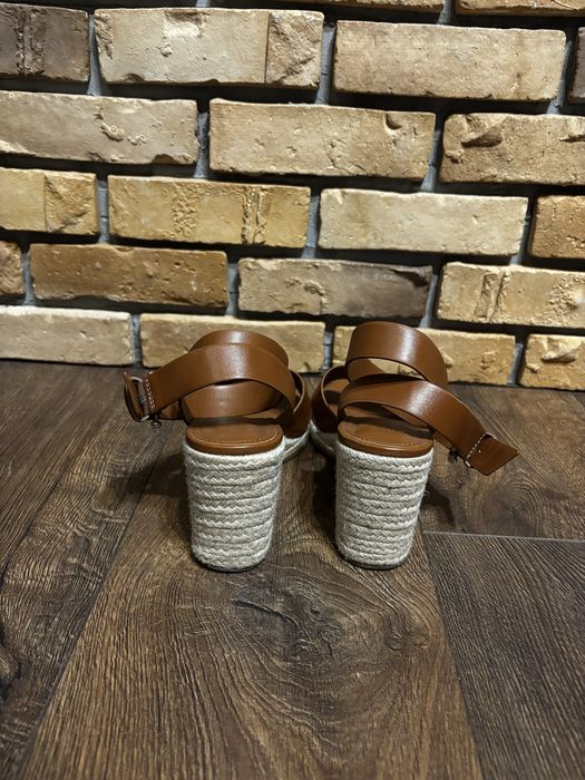 Коричневі босоніжки Mango