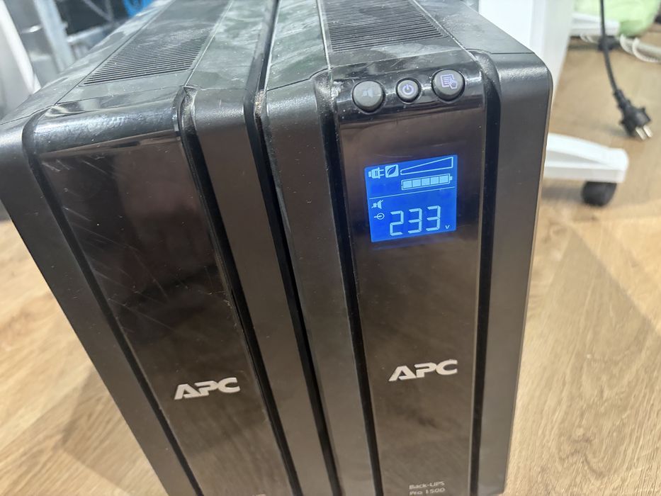 APC Back-UPS PRO 1500 + APC Battery Pack