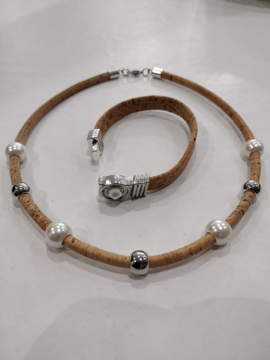 Conjunto de Colar e pulseira em cortiça, artesanal