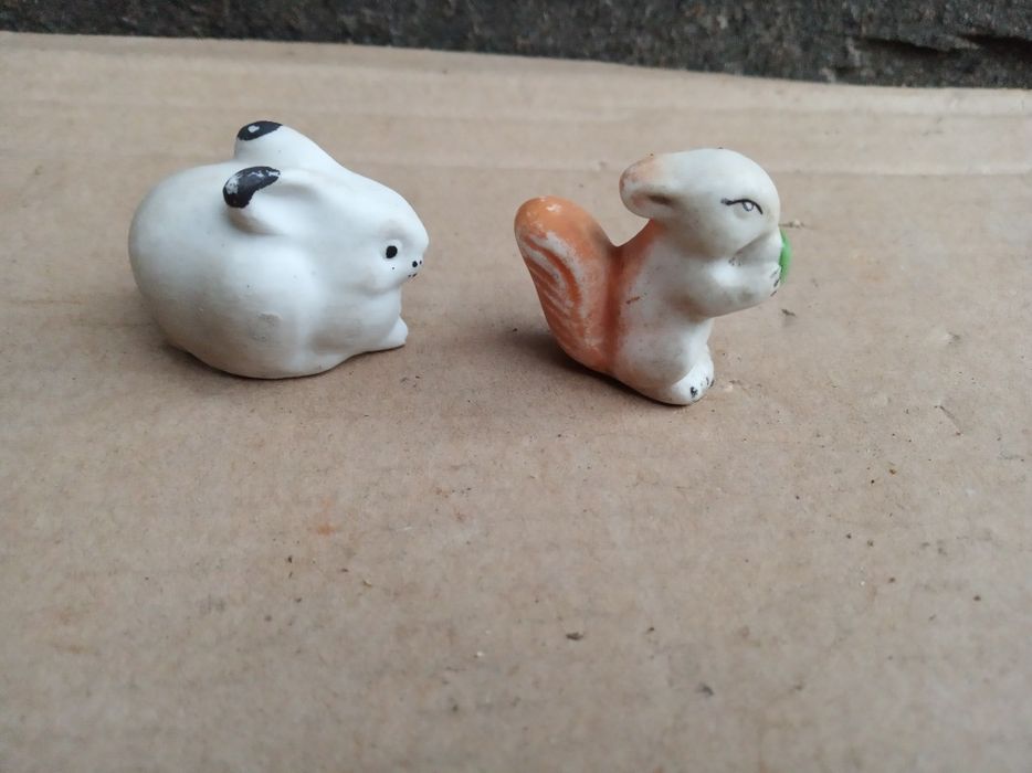 Старi радянськi маленькi статуэтки зайчик бiлочка одним лотом