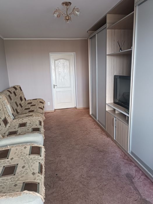 Продам 2-кімнатну квартиру 43 м² з індивідуальним газовим опаленням — ремонт 2022 року