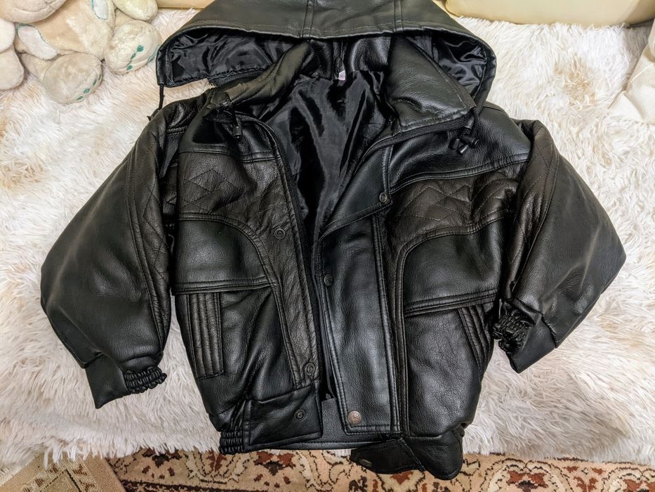 Продам курточку детскую